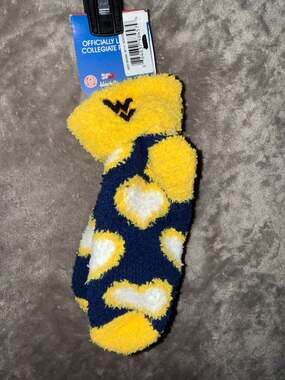 AKM West Virginia University Mountaineers Fuzzy Heart Socks Size Medium